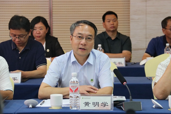 2.威尼斯9499登录入口党委书记黄明学主持座谈会_副本.jpg