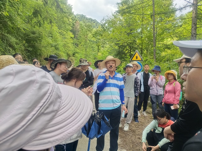 5bf00c5aa139436ea4412650517f72b6.jpg 生态学实习照片.jpg